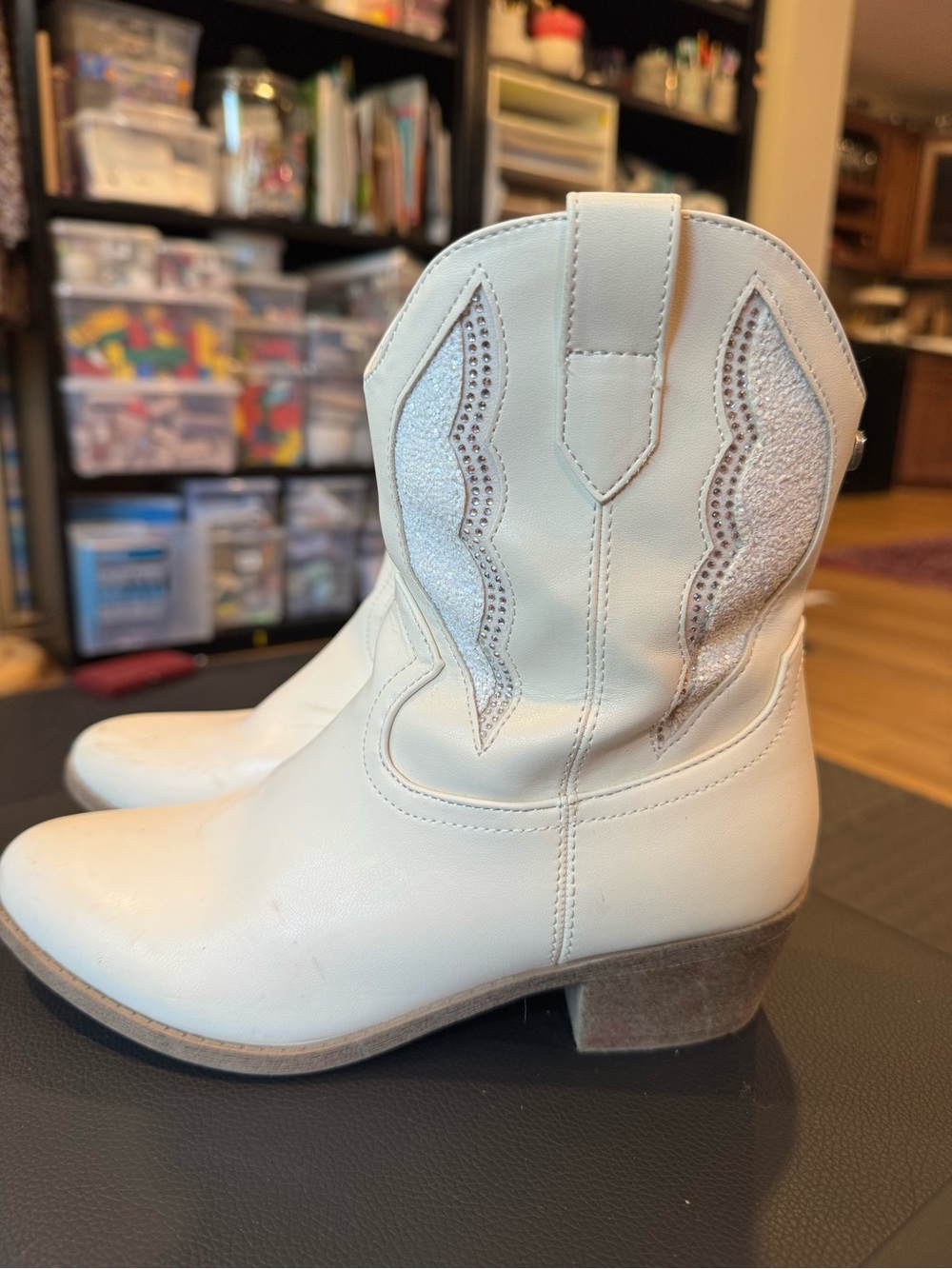 Junior Madden NYC boots sz 4